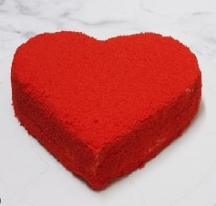 4-5 Kişilik Yaş Pasta - Kırmızı Kalp Formu