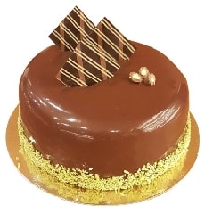 4 ile 6 kişilik yuvarlak sade çikolatalı yaş pasta